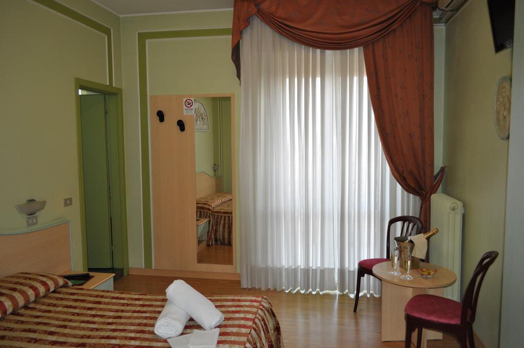 Hotel Alsazia シルミオーネ 部屋 写真